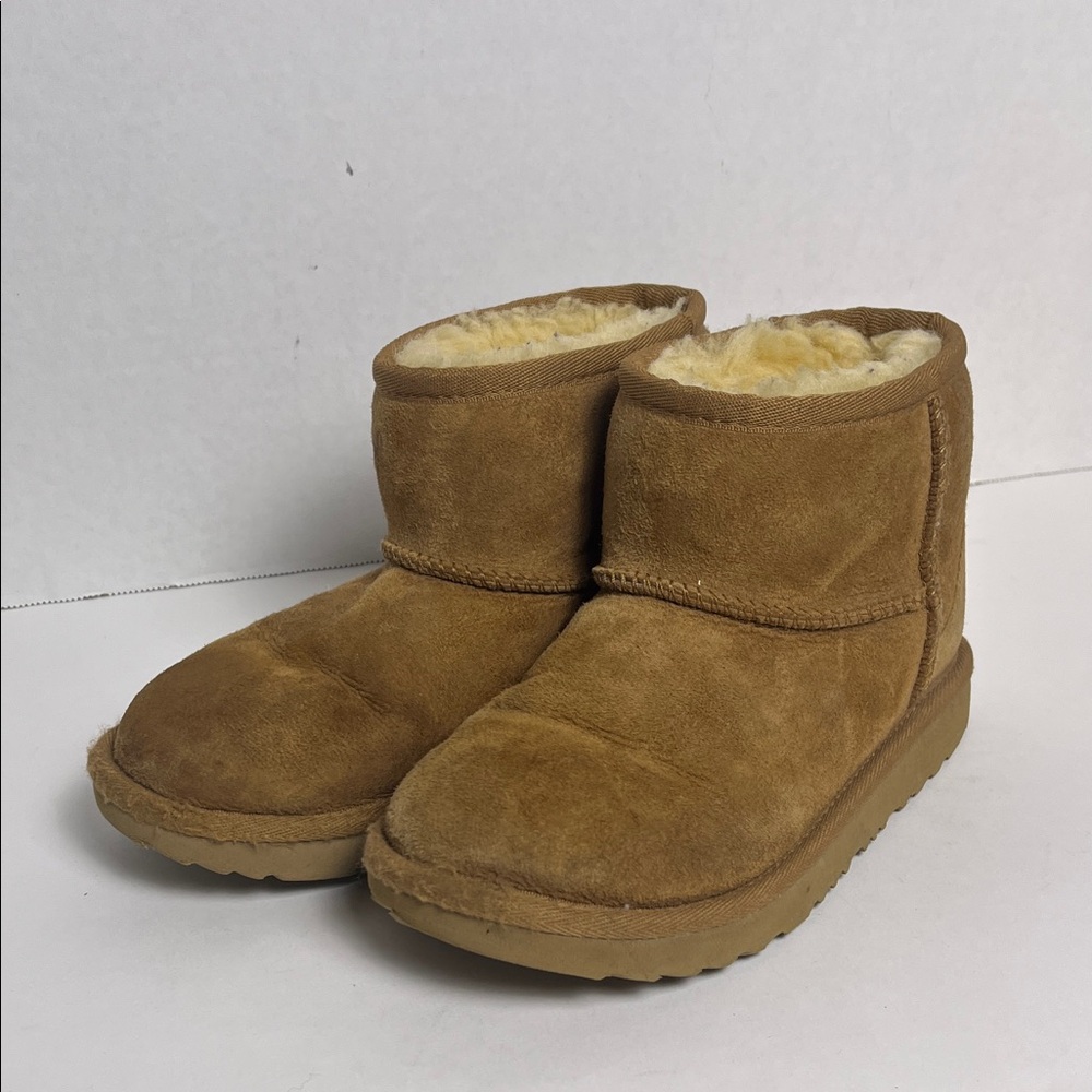 UGG‎ Classic Mini II Kids Boots Size 1
